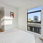 A Hollywood Escape Modern 2-Bedroom Complete W Hot Tub For Pure Bliss