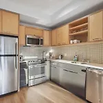 A Hollywood Escape Modern 2-Bedroom Complete W Hot Tub For Pure Bliss