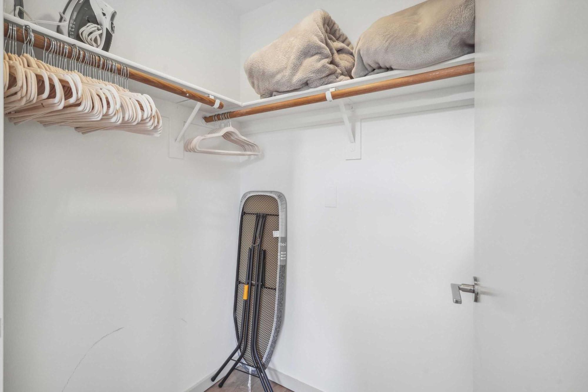 A Hollywood Escape Modern 2-bedroom Complete W Hot Tub For Pure Bliss Apartment Los Angeles