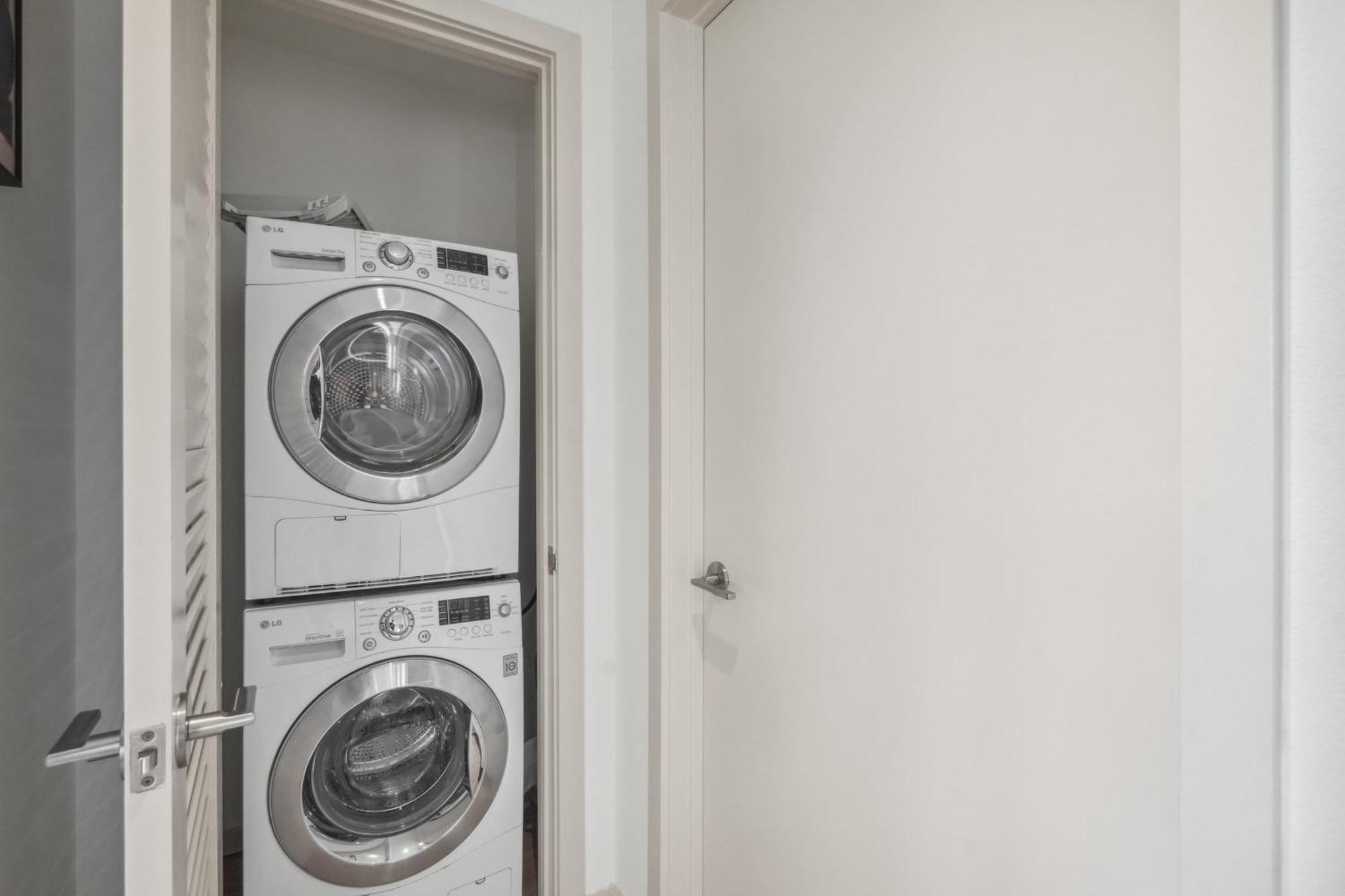 A Hollywood Escape Modern 2-bedroom Complete W Hot Tub For Pure Bliss Apartment Los Angeles