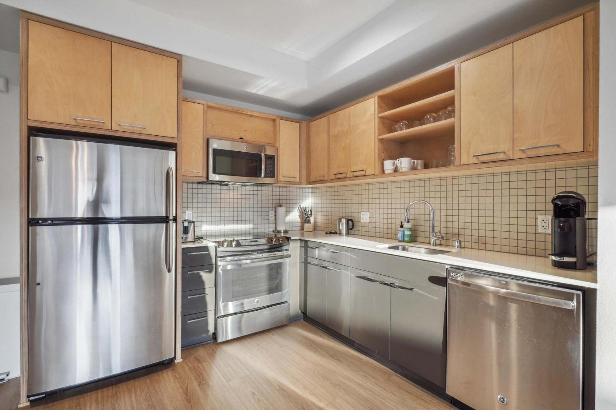 Apartment A Hollywood Escape Modern 2-bedroom Complete W Hot Tub For Pure Bliss