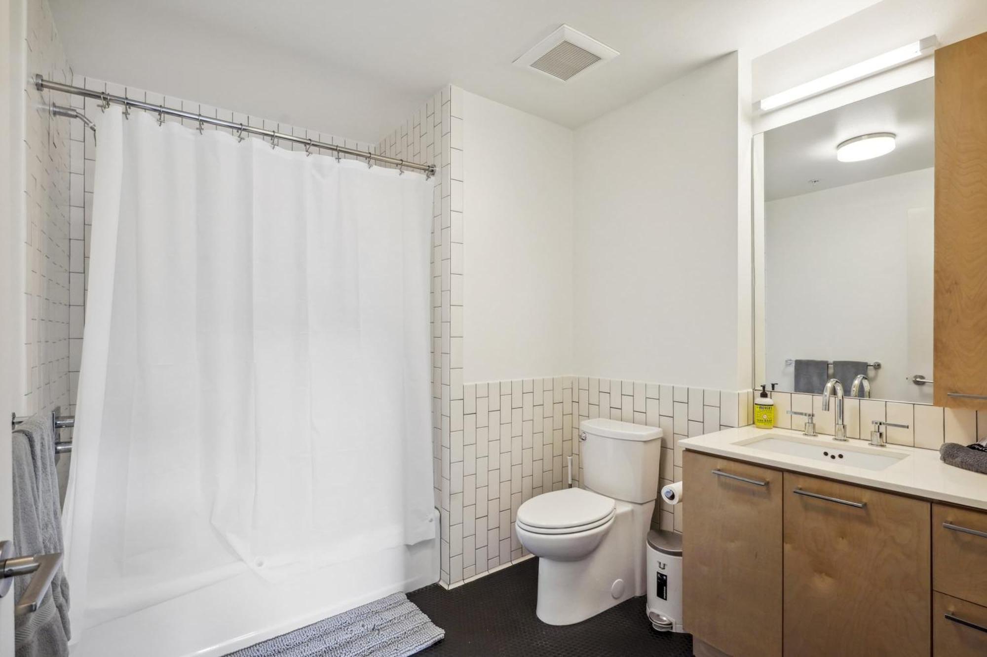 A Hollywood Escape Modern 2-bedroom Complete W Hot Tub For Pure Bliss