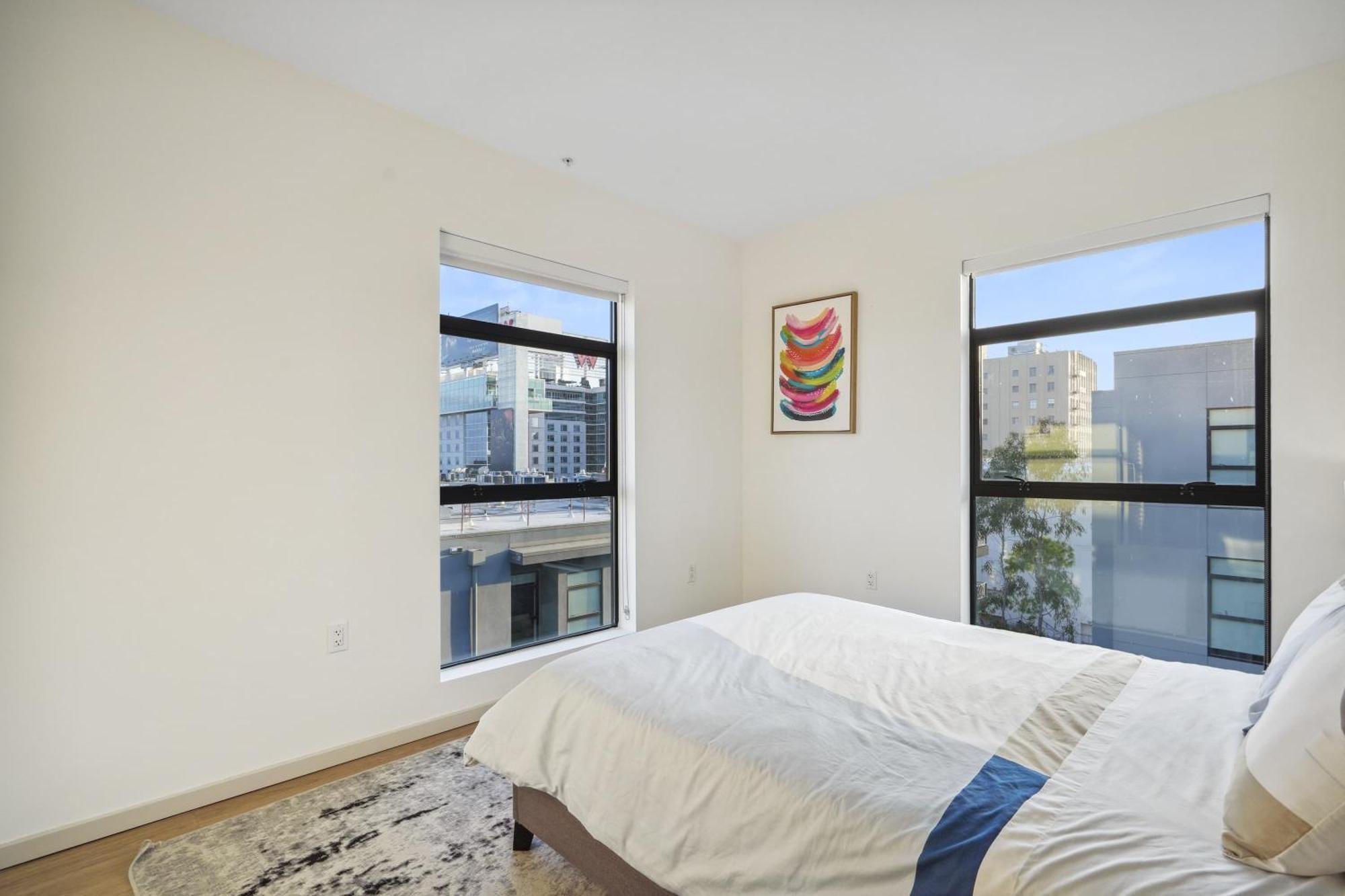 A Hollywood Escape Modern 2-bedroom Complete W Hot Tub For Pure Bliss Apartment